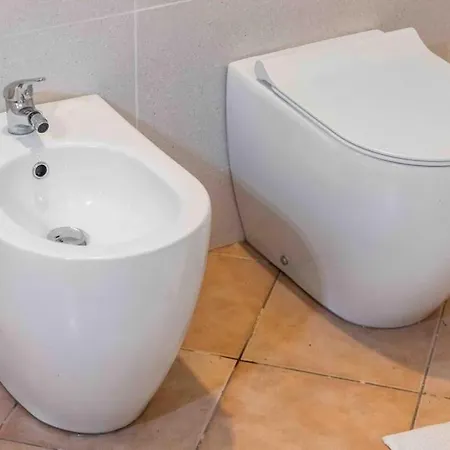 • 1 Bdr • 3 Letti • 1 Bagno • Wi-fi